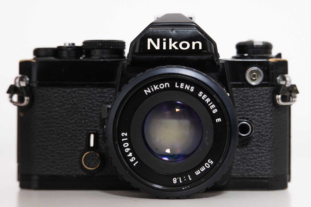 Aparat film Nikon FM cu obiectiv Nikon Series E 50mm 1.8