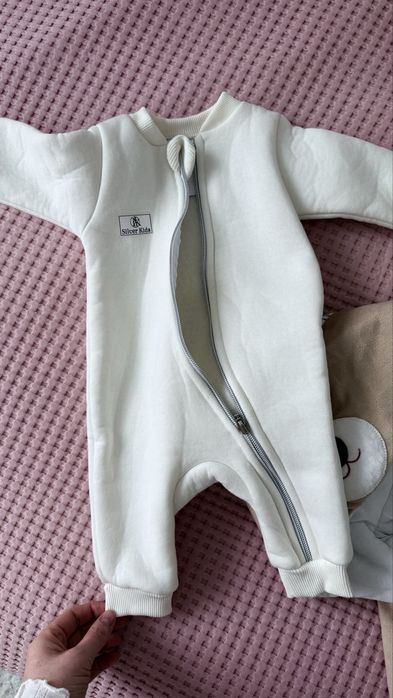 Продам 2 комбезика до 4х месяцев