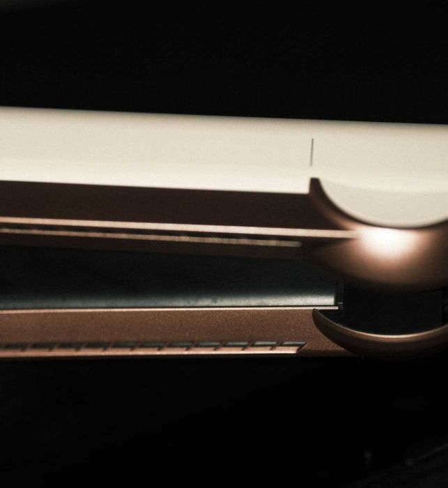 Оригинальный Dyson Airstrait с подставкой и кейсом