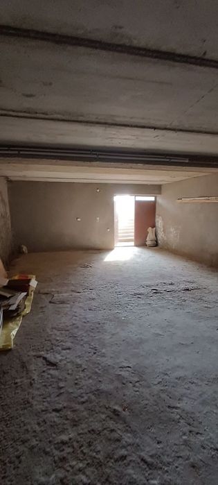 Notura bino sotiladi 165 kv metr