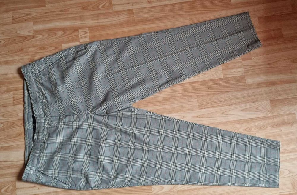 Pantaloni conici Bonprix, marimea 52, 68% vascoza,