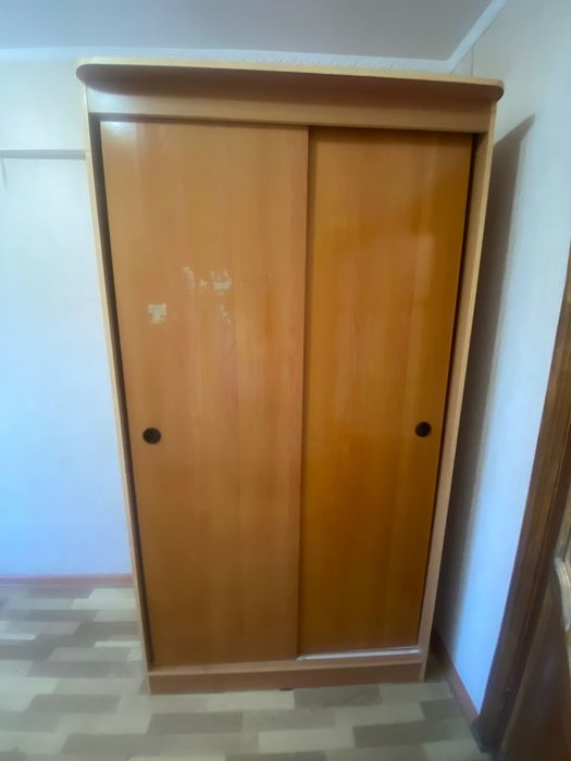 Продам двери, шкафы, прихожая