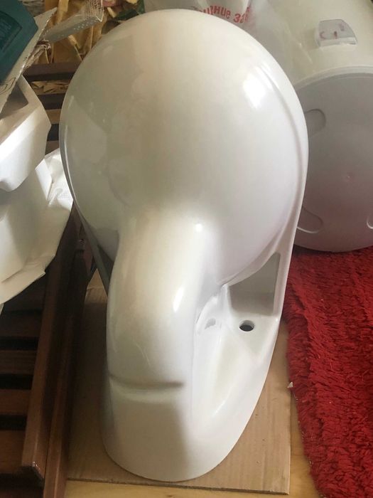 Продавам тоалетна чиния