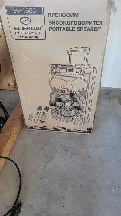 Elekom колона нова с два микрофона