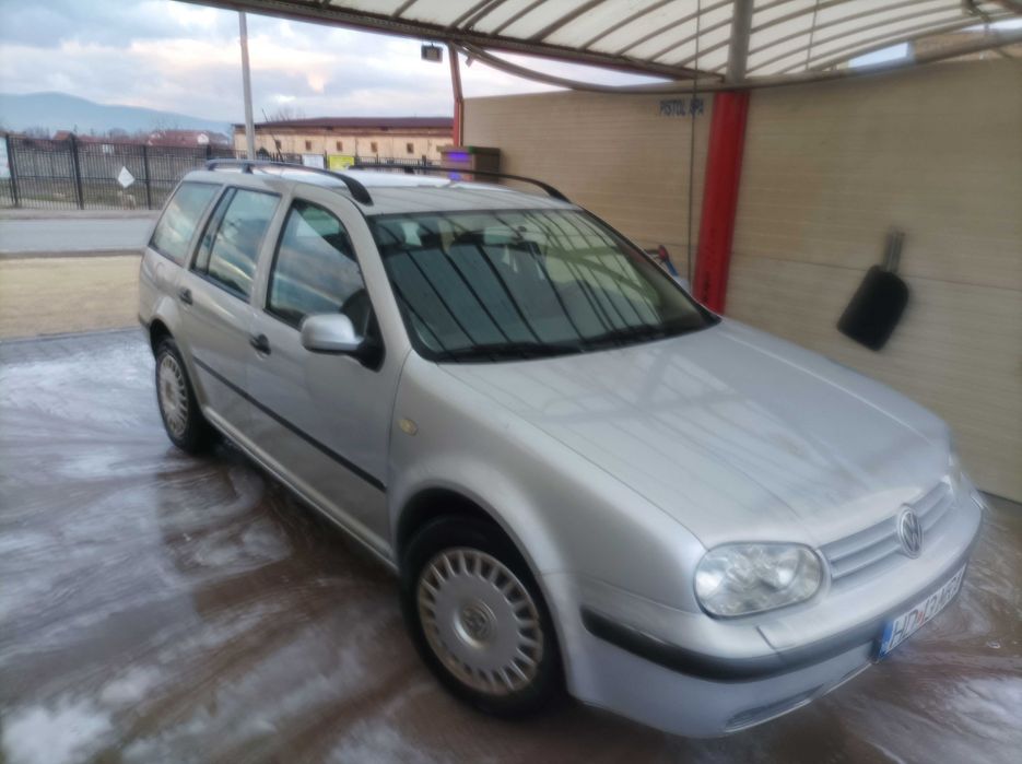 Vând Volkswagen golf  4