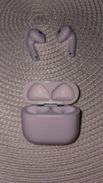 Airpods 4 foarte bune