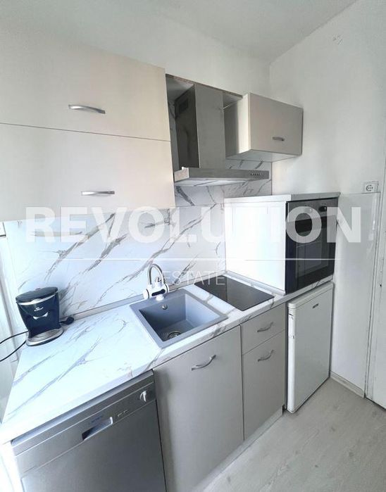 Дава се под наем Тристаен апартамент в Варна, Генералите - 120 кв.м за 598.23 € - Снимка #1