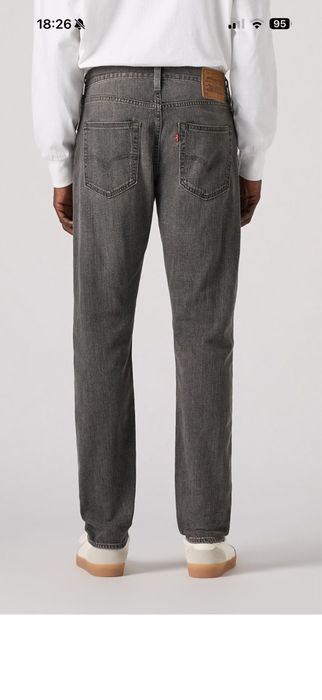 Blugi Levi’s, conici,