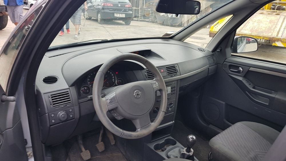 Опел Мерива на части