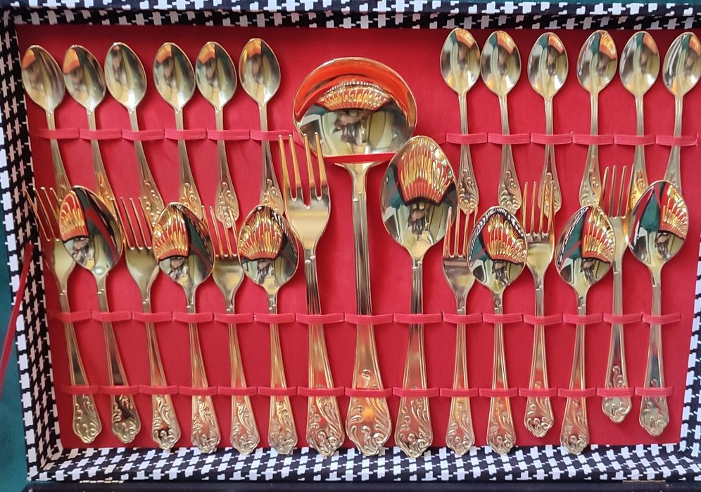 Старинни прибори за хранене с позлата