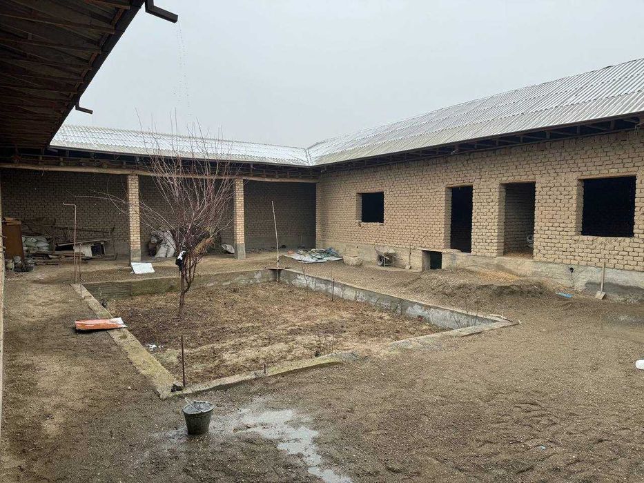 Uy sotiladi (10 sotix)