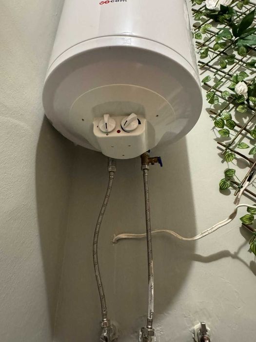 БОЙЛЕР 80 литра, вертикален монтаж