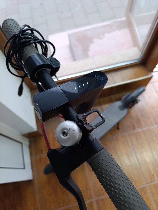Trotineta electrica Xiaomi Mijia M365, viteza 25 km/h, autonomie 30 km recondiționata