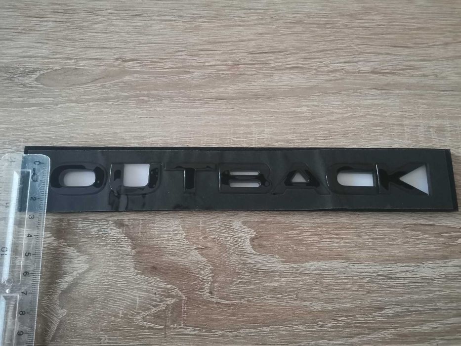 Subaru Outback емблема черен гланц