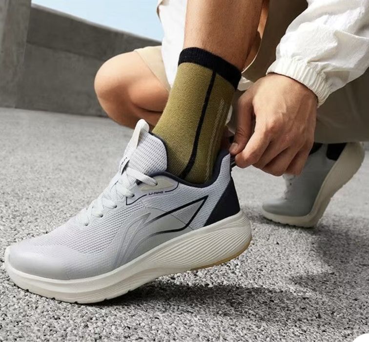 Продам беговые кроссовки