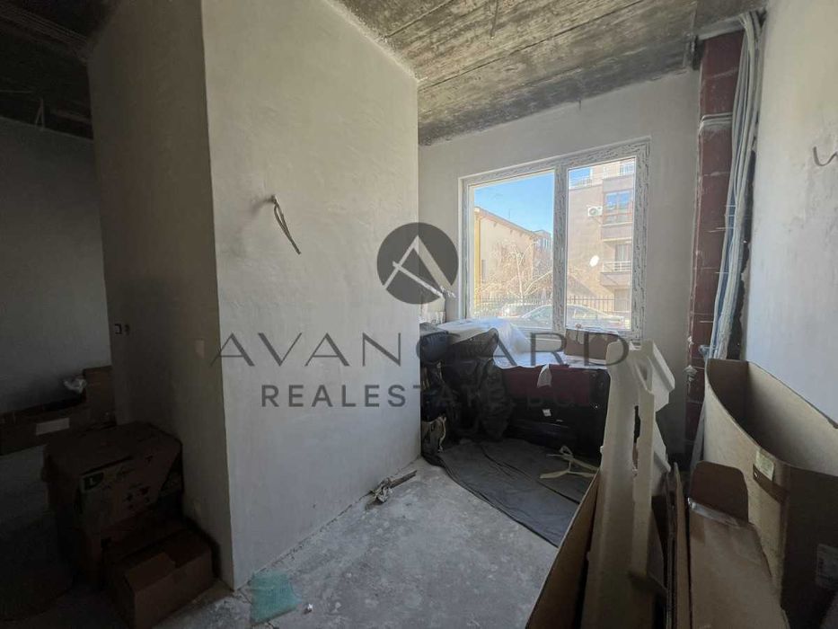 оф.22530 Триетажна Къща с АКТ 16 Остромила