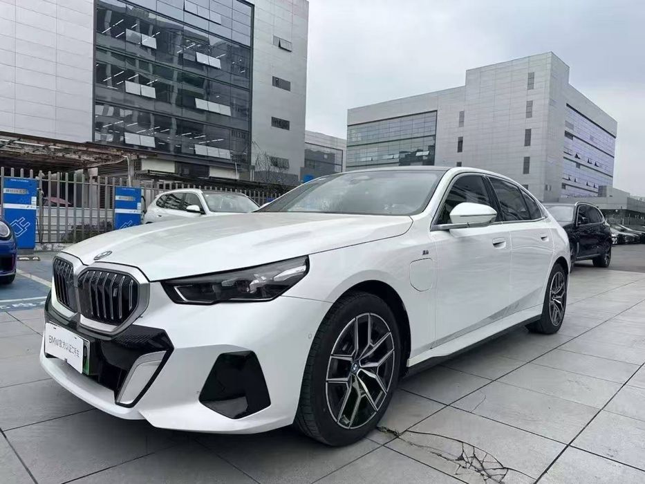 BMW i5 40L M-Sport 2025 yil