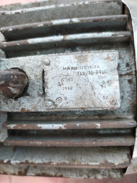 Vând motor electric