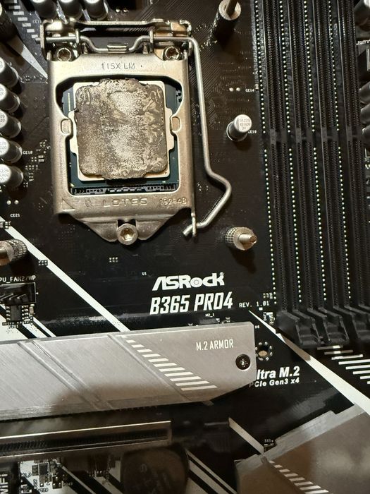 Kit ASRock B365 Pro4 + Intel i5-9400F + Watercooling ID-Cooling 240mm