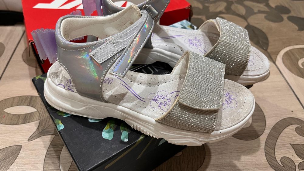 Сандалии для девочки