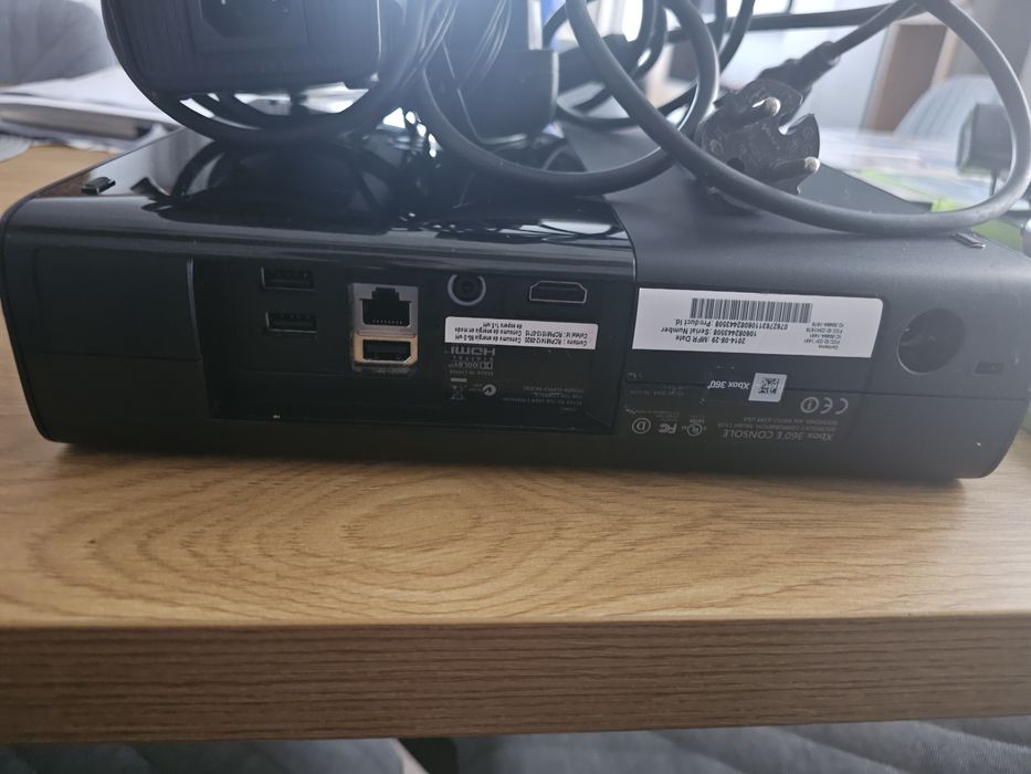 Xbox 360 Editie 512 GB (Fara zgarieturi) + kinect + colectie de jocuri