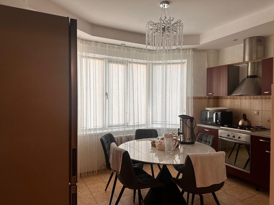 продается квартира в центре Атырау