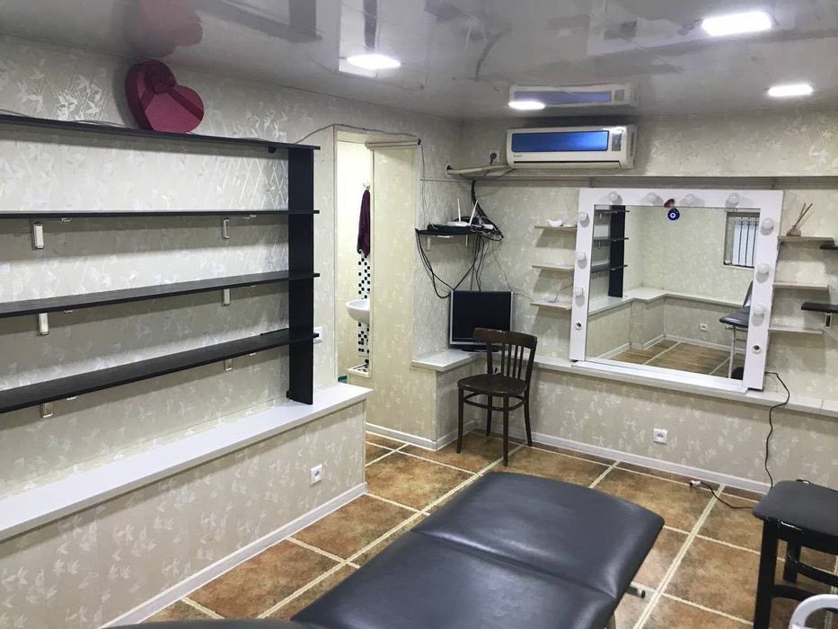 Продается нежилое помещение 92 КВ с доходом 1300 уе подвал, парковка.