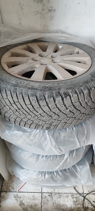 Продам комплект дисков с зимней резиной