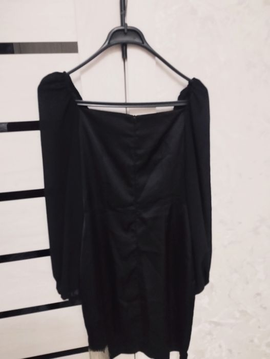 новое, шикарное, атласное платье!