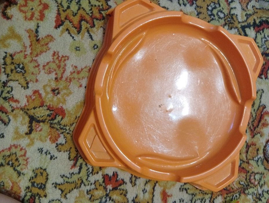 Игрушки Infinity Nado и Beyblade