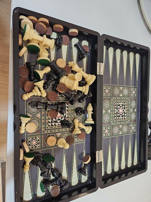 Дървен комплект шах и табла