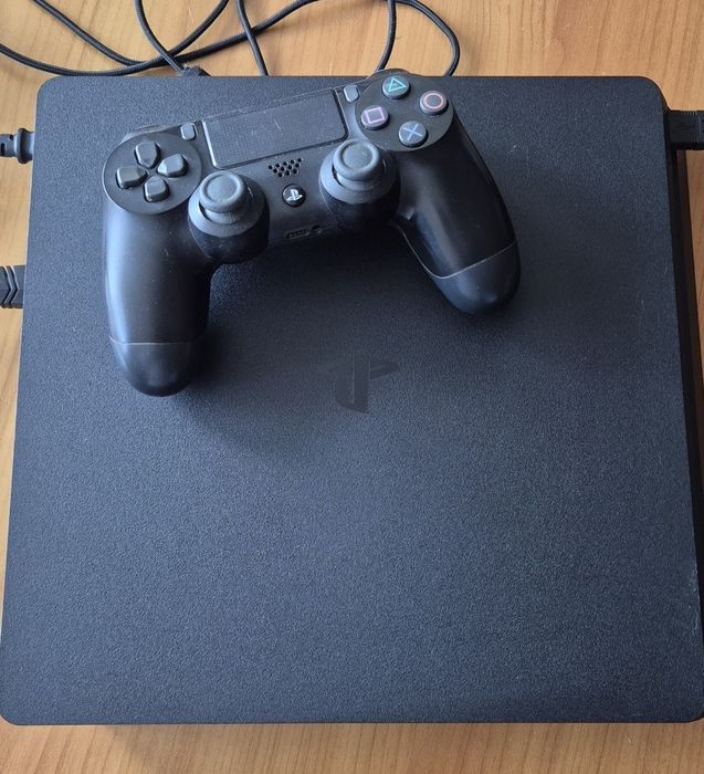 PS4 slim 500 GB .