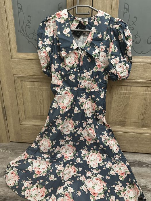 Платья, новые. Джинсы.