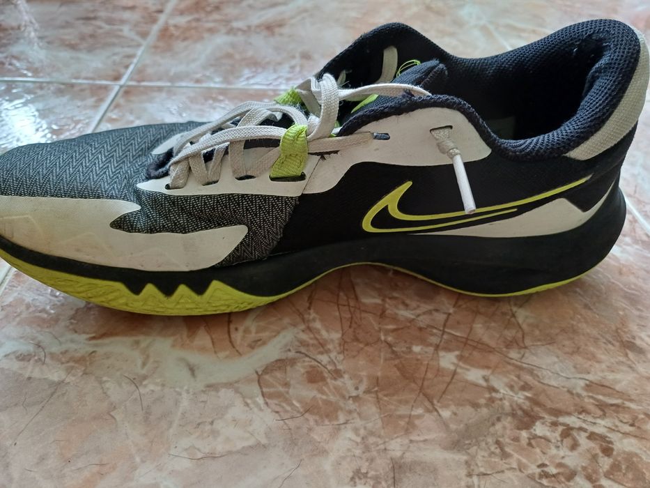 Маратонки Nike Precision 6