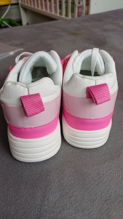 Кецове розово с бяло