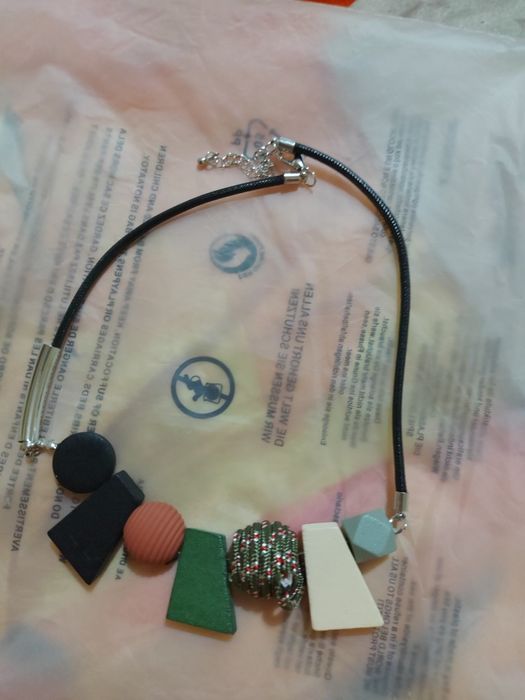 Чисто ново уникално стилно и елегантно колие