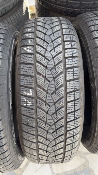 4бр. Зимни гуми 215/65/17 Goodyear dot25