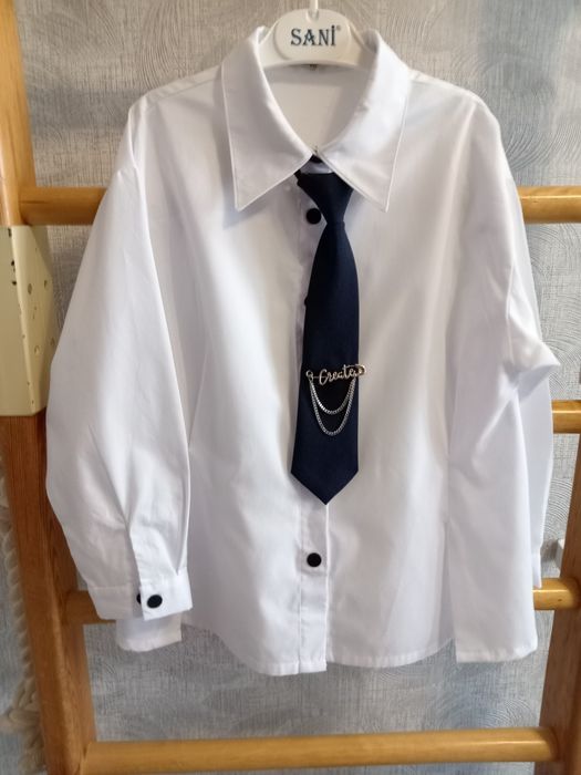 Школьная рубашка на девочку 122р-р. 1500