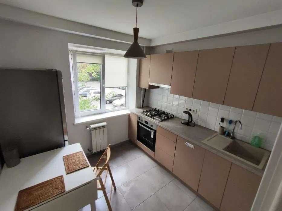 Дава се под наем Тристаен апартамент в София, Зона Б-18 - 90 кв.м за 797.64 € - Снимка #3