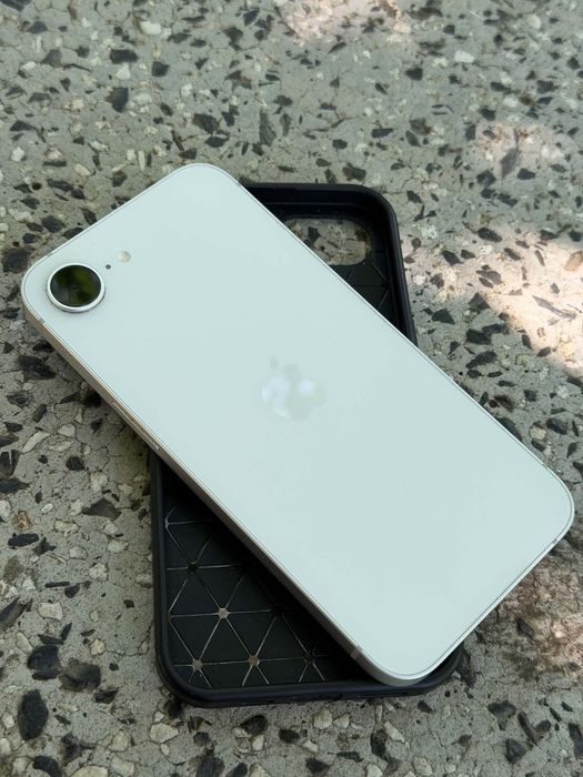 IPhone 16 e със гаранция  маскимален капацитет 94