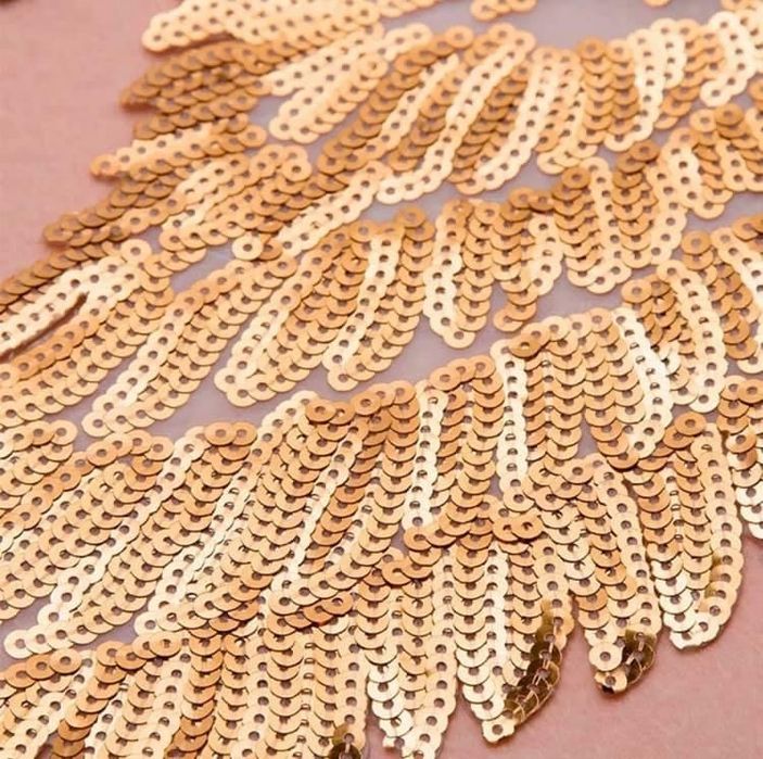 Нашивки за дрехи от пайети в златно и сребърно за 5 лева за чифт!