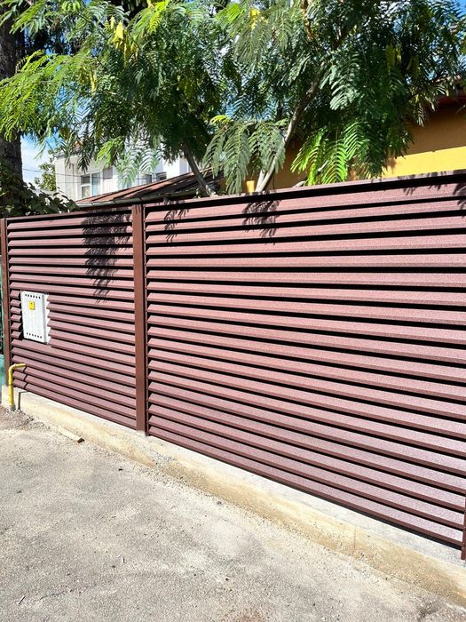 Garduri și porți stil jaluzele șipcă metalica tabla cutata