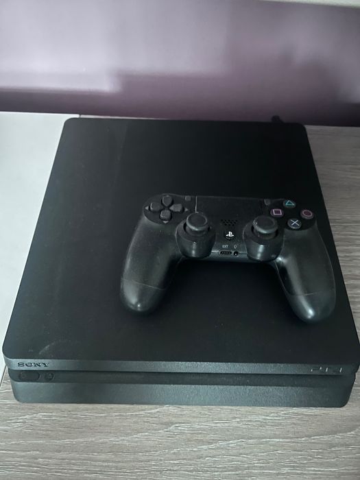 Vand playstation 4 slim foarte bun