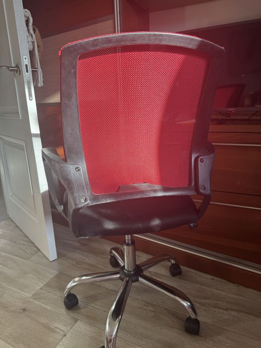 Офисное кресло целое