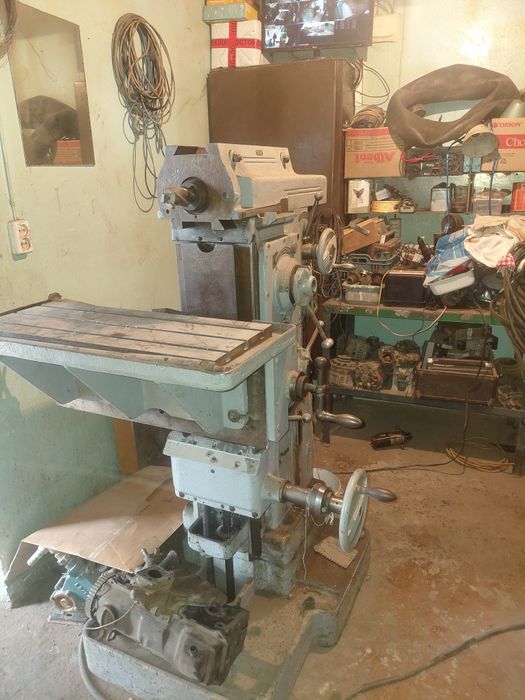 Машина металическая