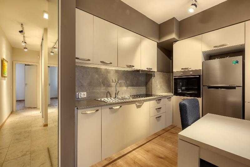 Дава се под наем Тристаен апартамент в София, Зона Б-18 - 95 кв.м за 498.27 € - Снимка #1