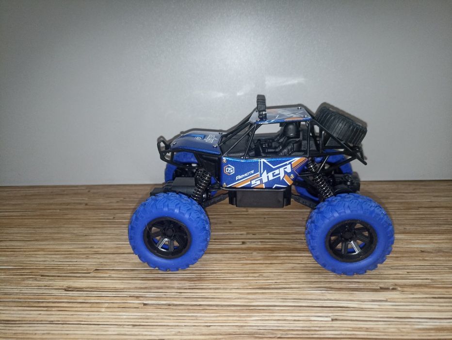 Машинка на пульте управления