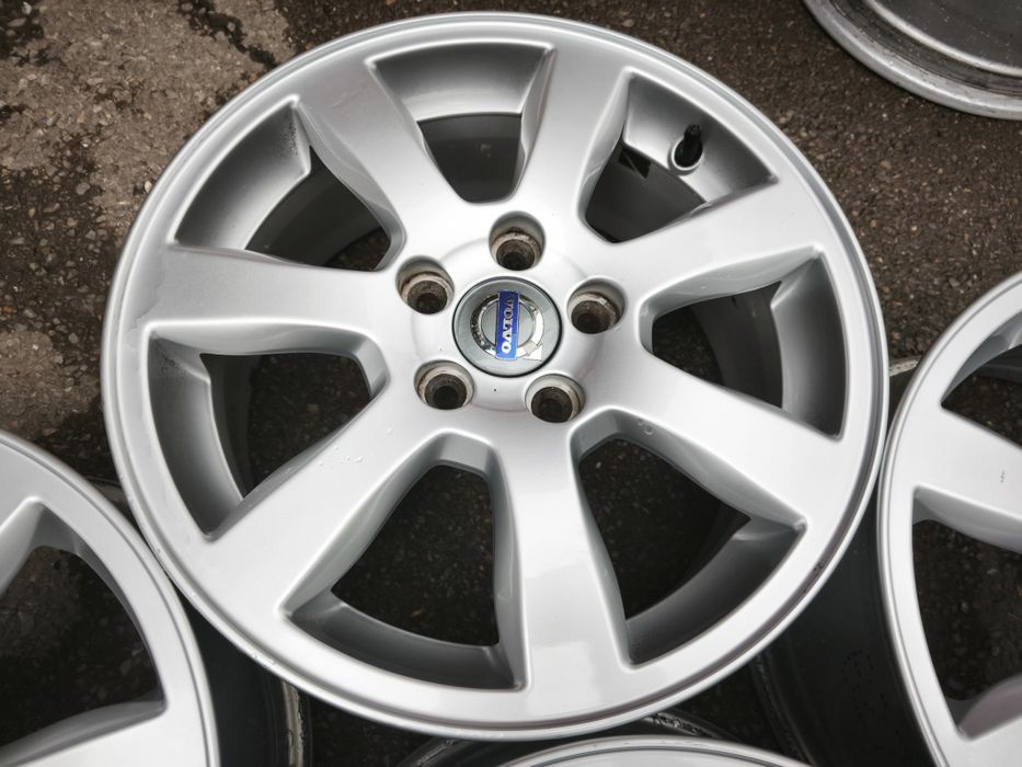 16" оригинални алуминиеви джанти за Volvo.