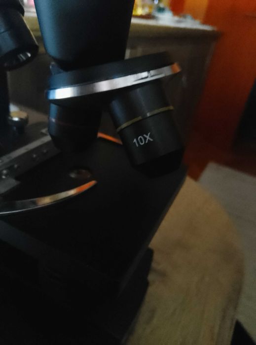 Продавам микроскоп Bresser