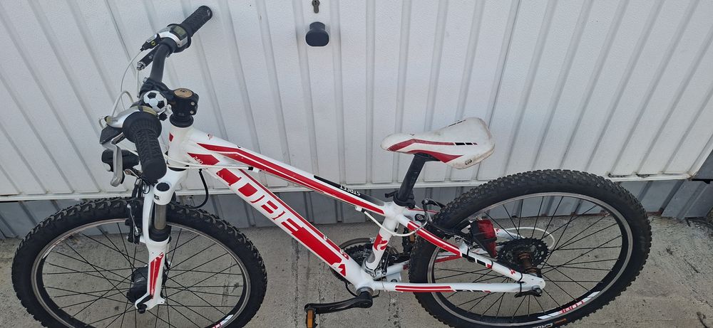 Bicicleta Cube 24", Aluminiu, Shimano, pentru copii 8-12 ani
